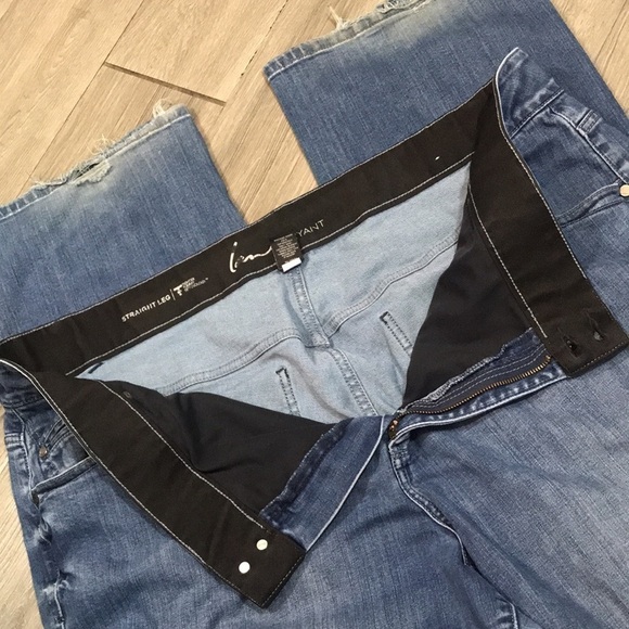 Lane Bryant Medium Wash “Straight Leg” 5pkt style Jeans size 26 - Picture 8 of 9